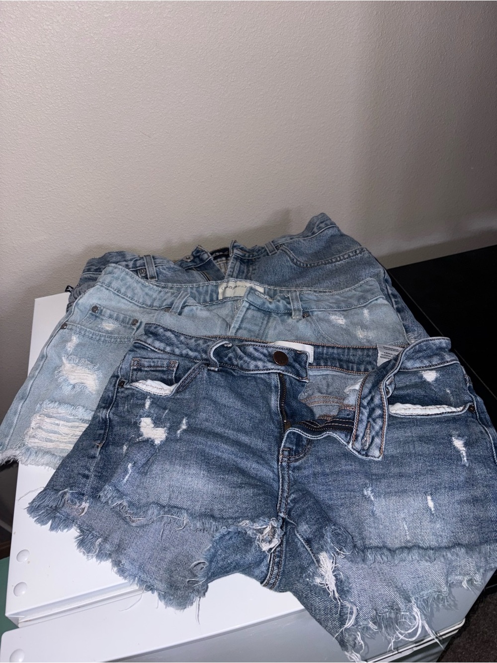 BKE Stella Low Rise Distressed Denim Shorts Size 26 Y2K